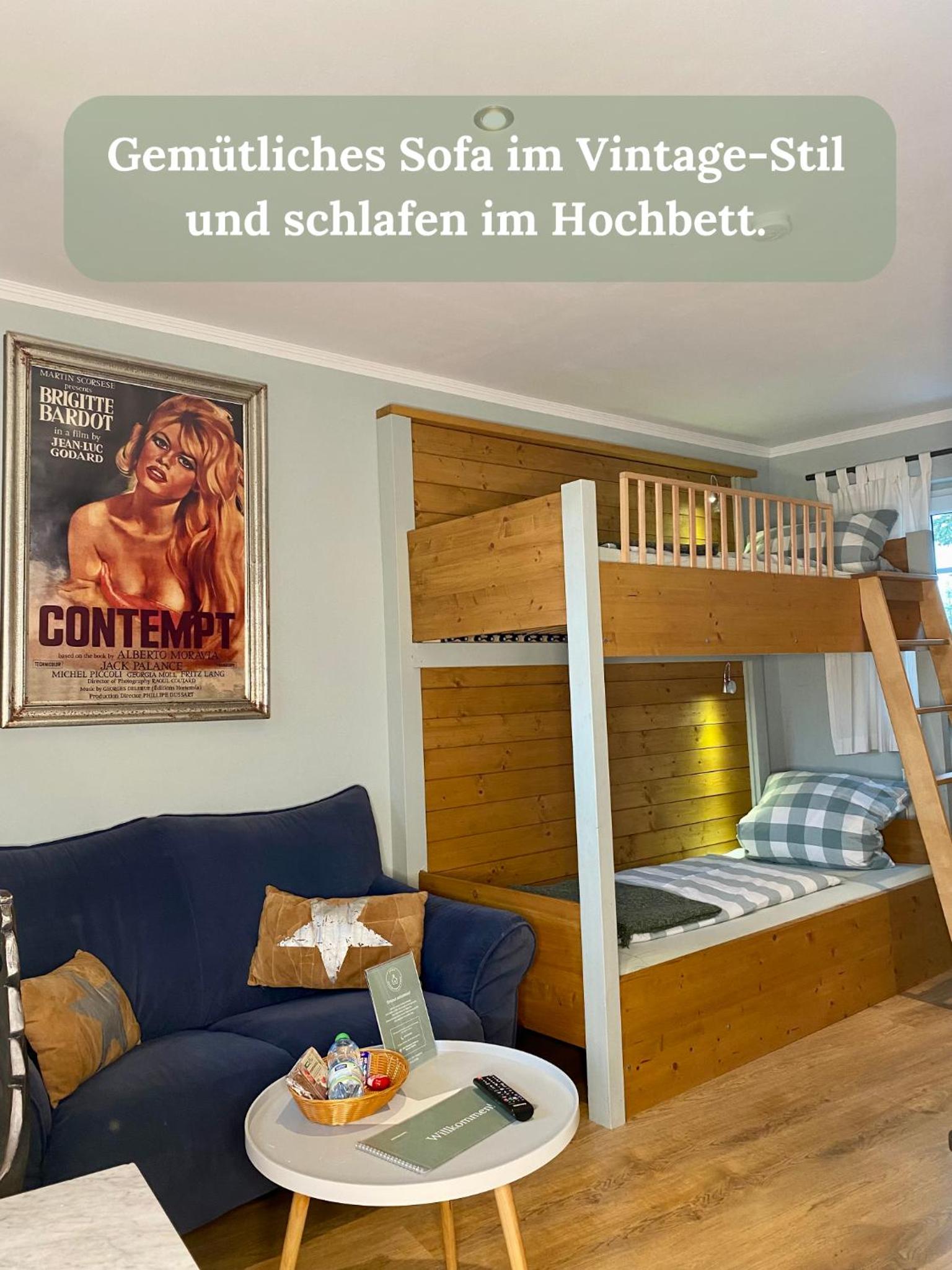 Pension Adele - Ruhig, direkt am Elberadweg & Badesee mit Balkon
