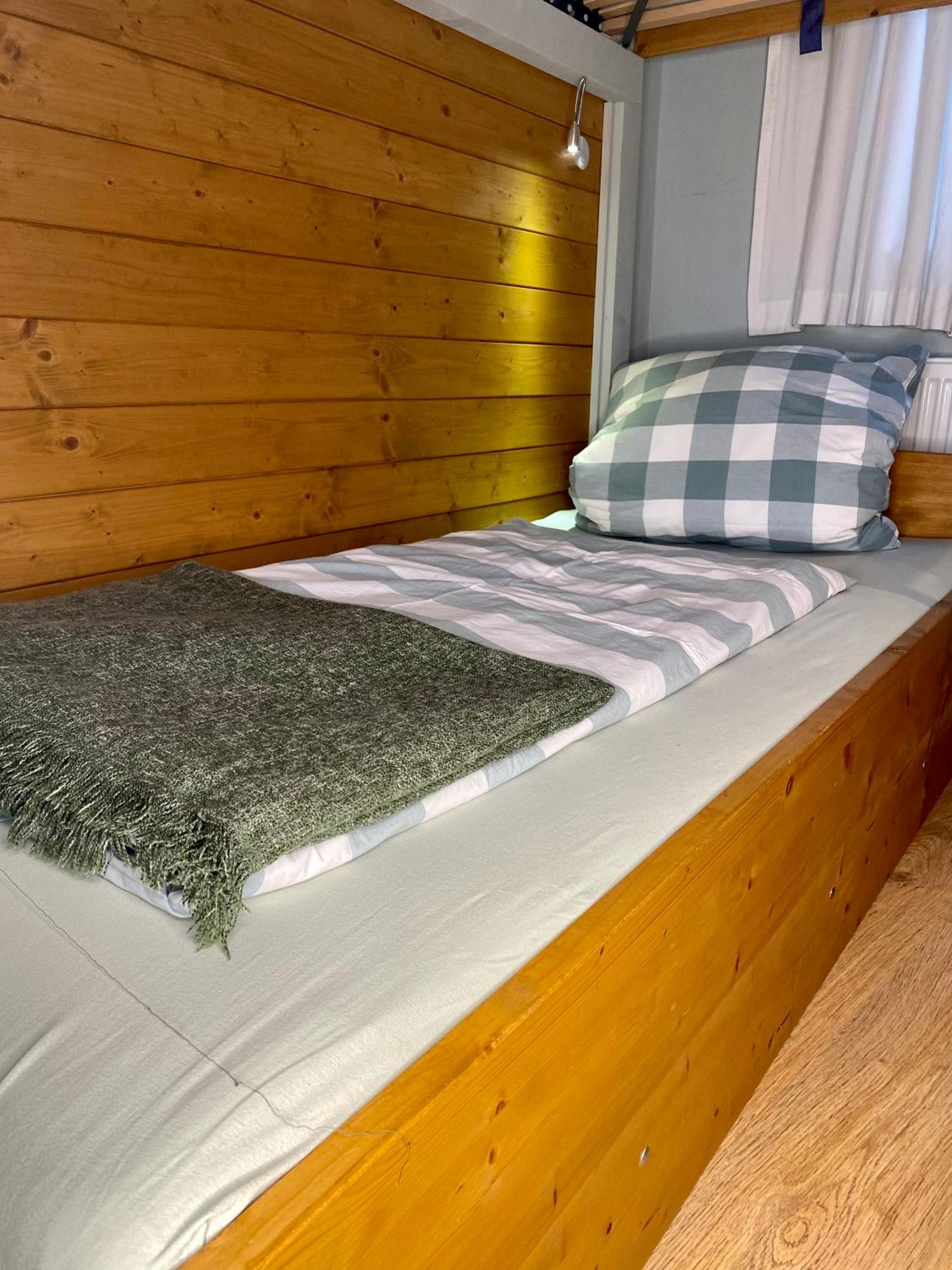 Pension Adele - Ruhig, direkt am Elberadweg & Badesee mit Balkon
