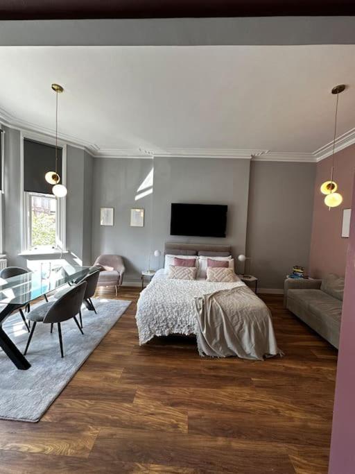 Studio for 3 near Regents Park n5