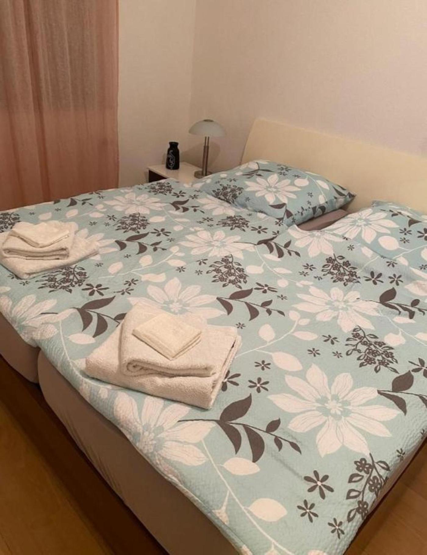 Schöne, möblierte Wohnung mit Balkon und Tiefgarage