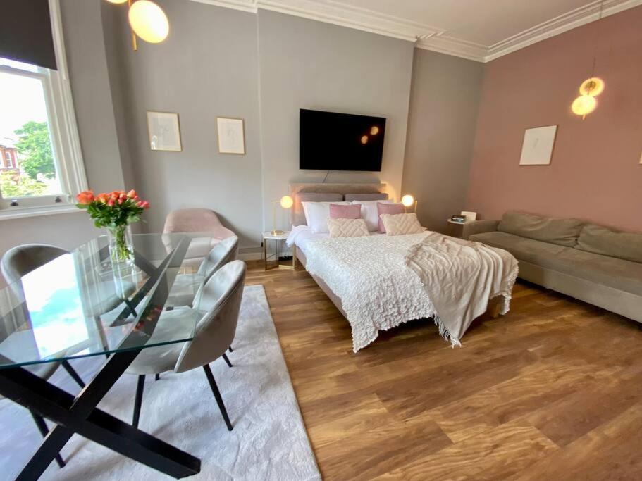 Studio for 3 near Regents Park n5