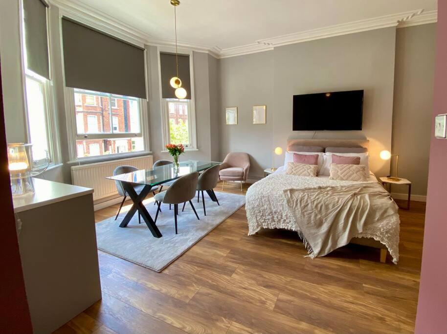 Studio for 3 near Regents Park n5