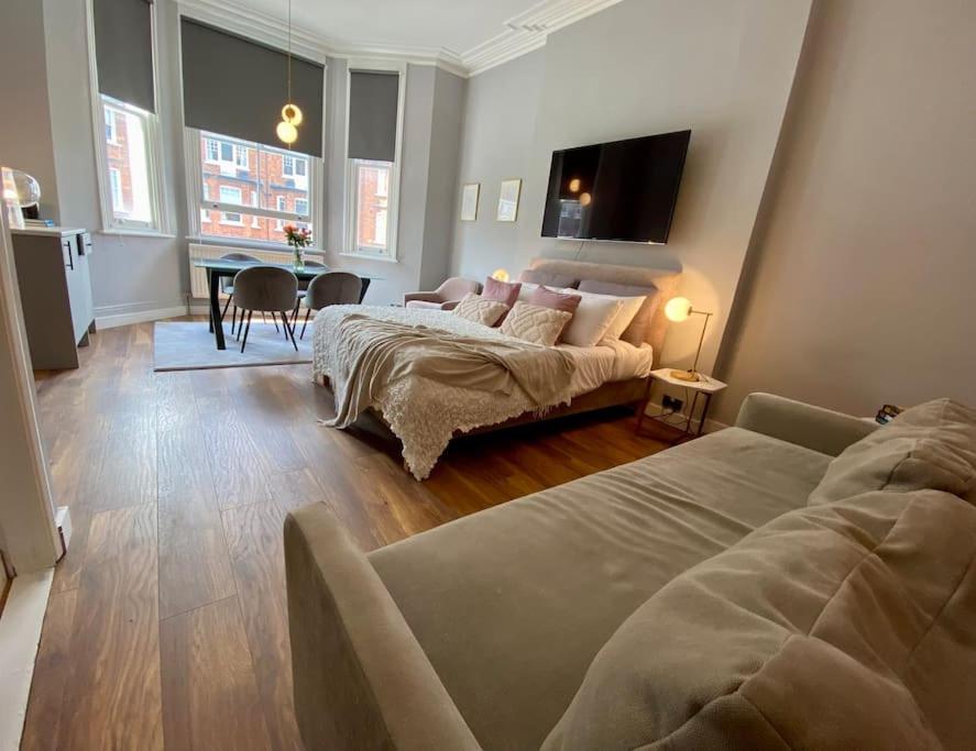 Studio for 3 near Regents Park n5