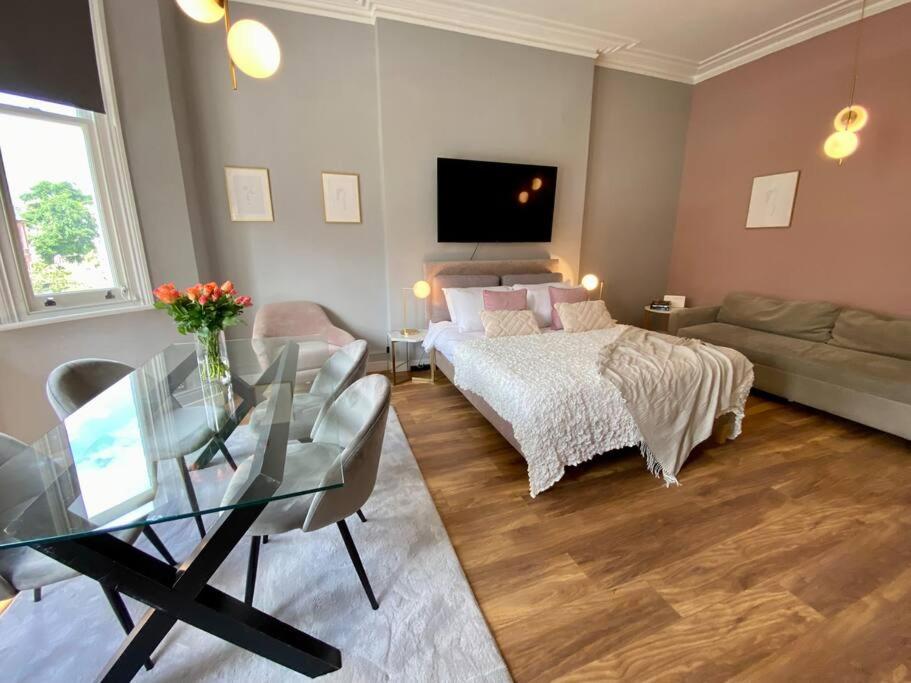 Studio for 3 near Regents Park n5