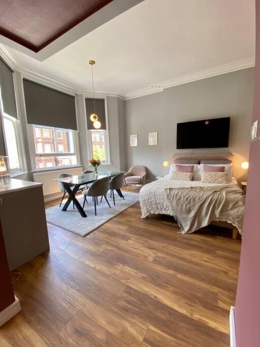 Studio for 3 near Regents Park n5