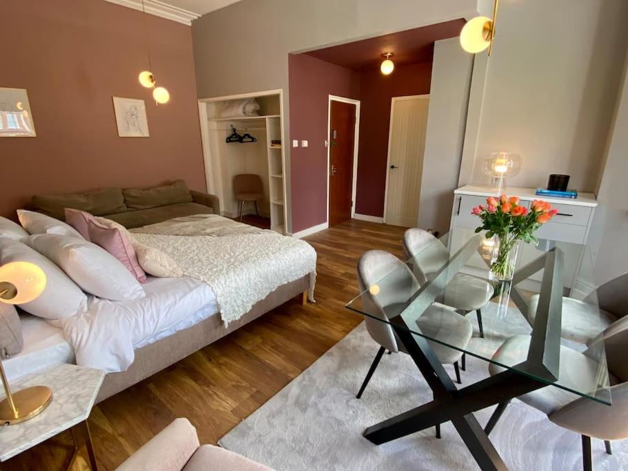 Studio for 3 near Regents Park n5