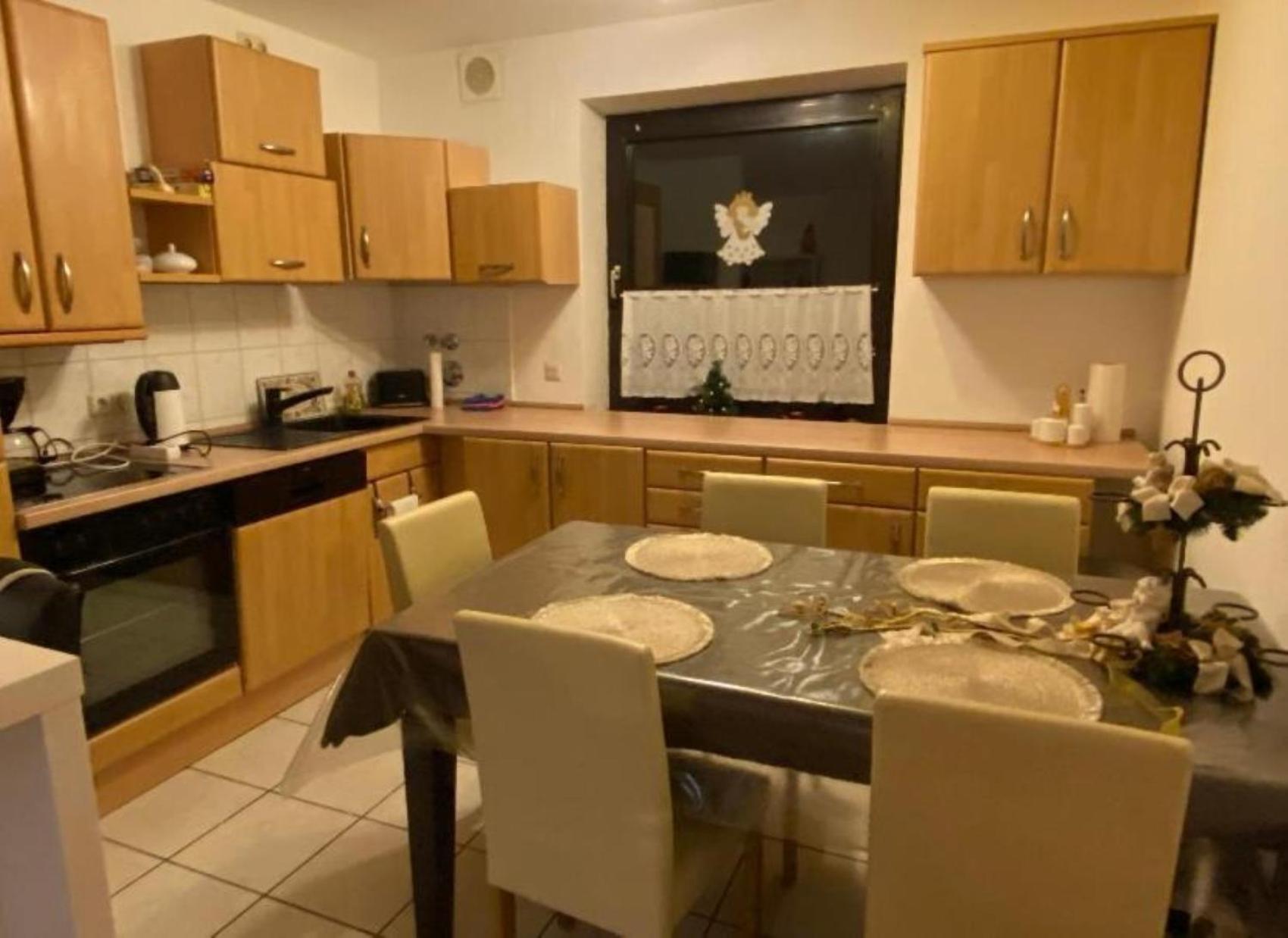 Schöne, möblierte Wohnung mit Balkon und Tiefgarage