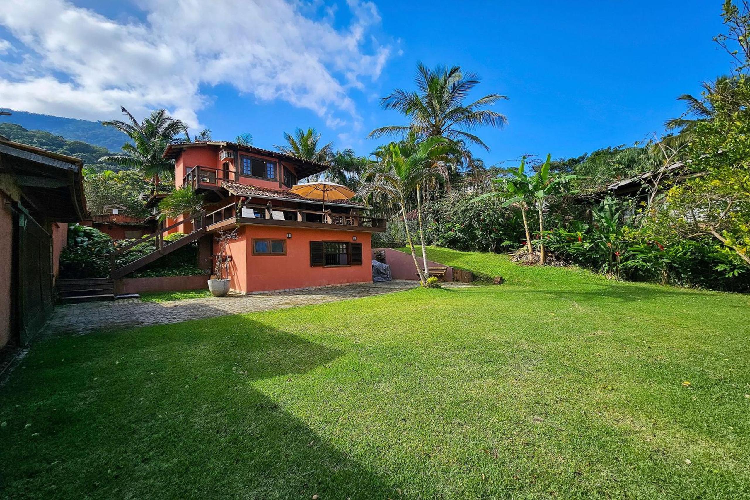 Casa com churrasqueira perto da praia de Maresias
