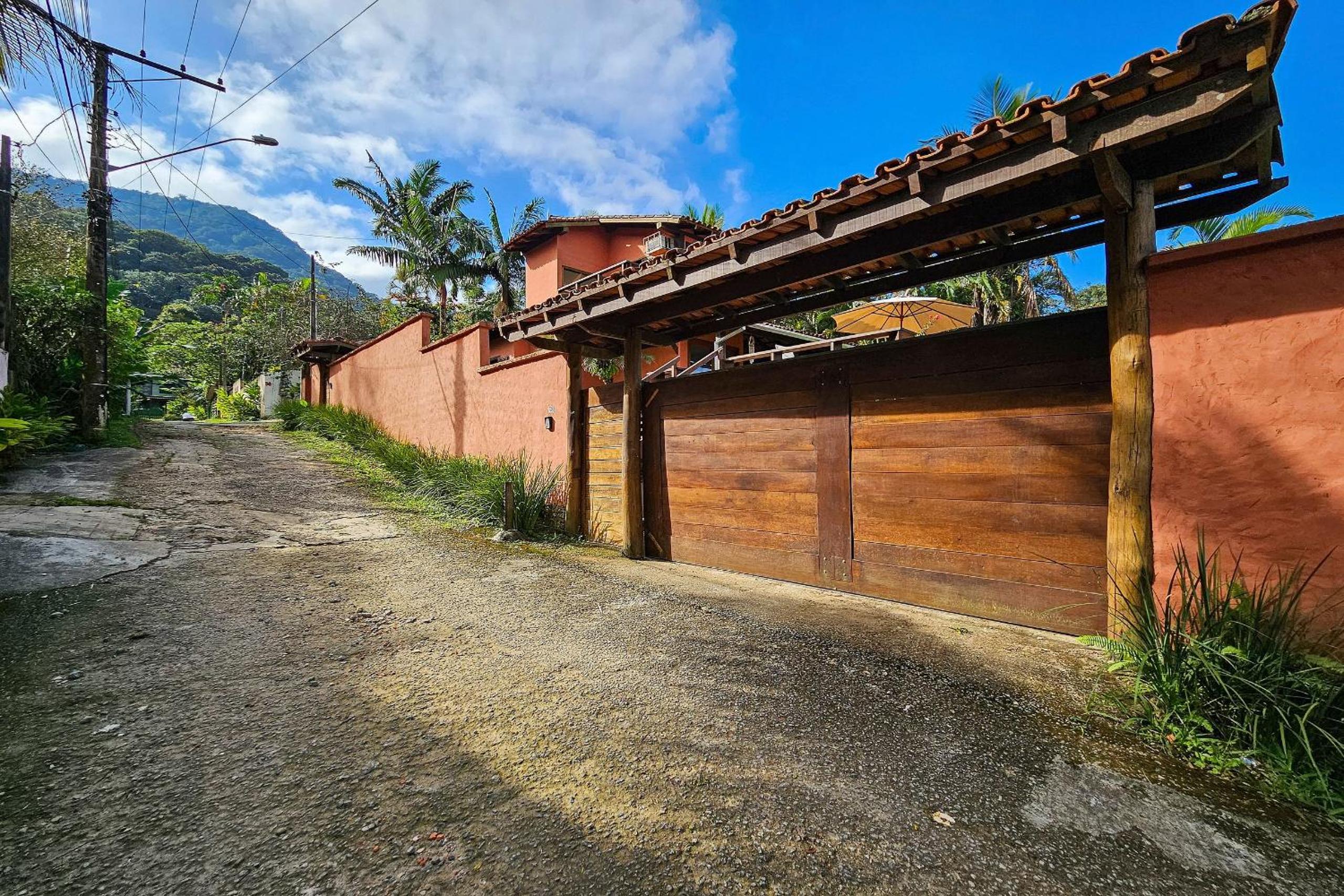 Casa com churrasqueira perto da praia de Maresias