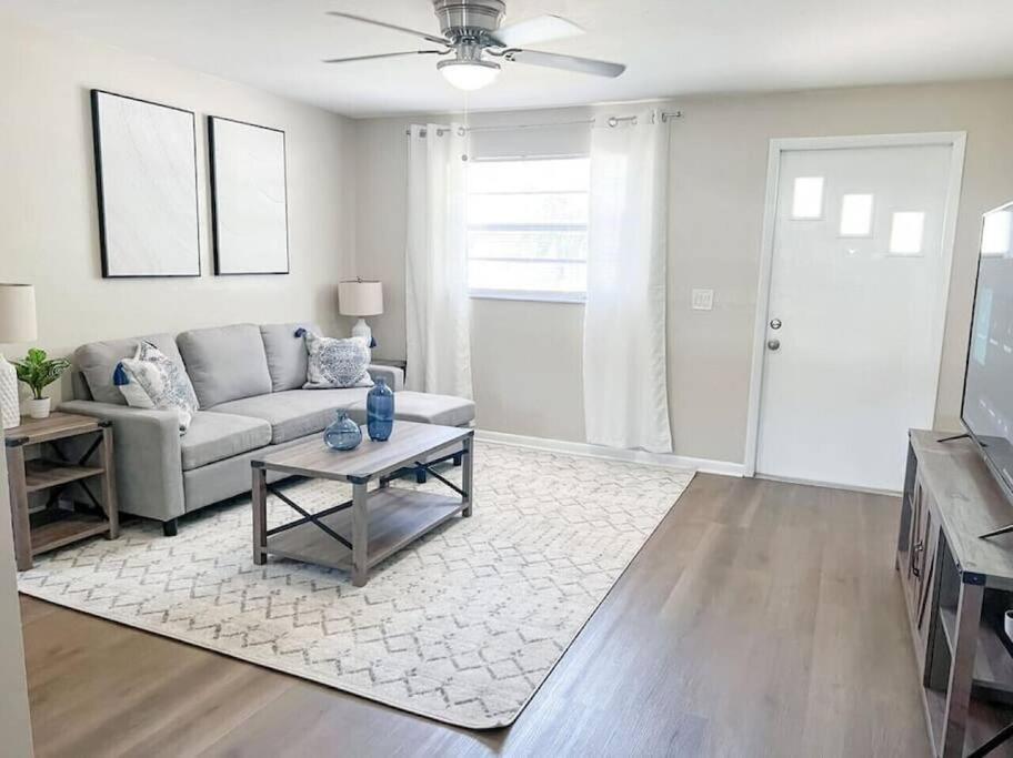 Charming home in Zephyrhills! view 3
