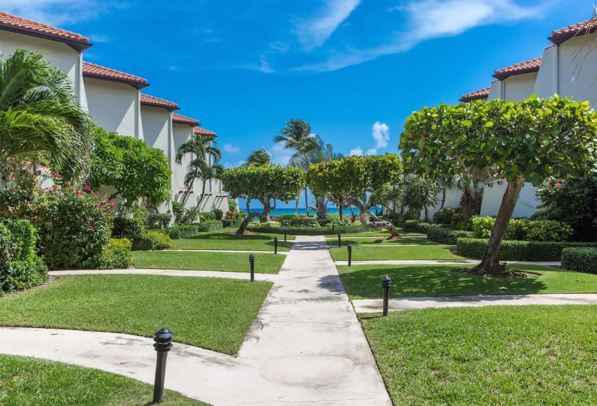 Beach Living at Villas Pappagallo Beachfront 22 view 5