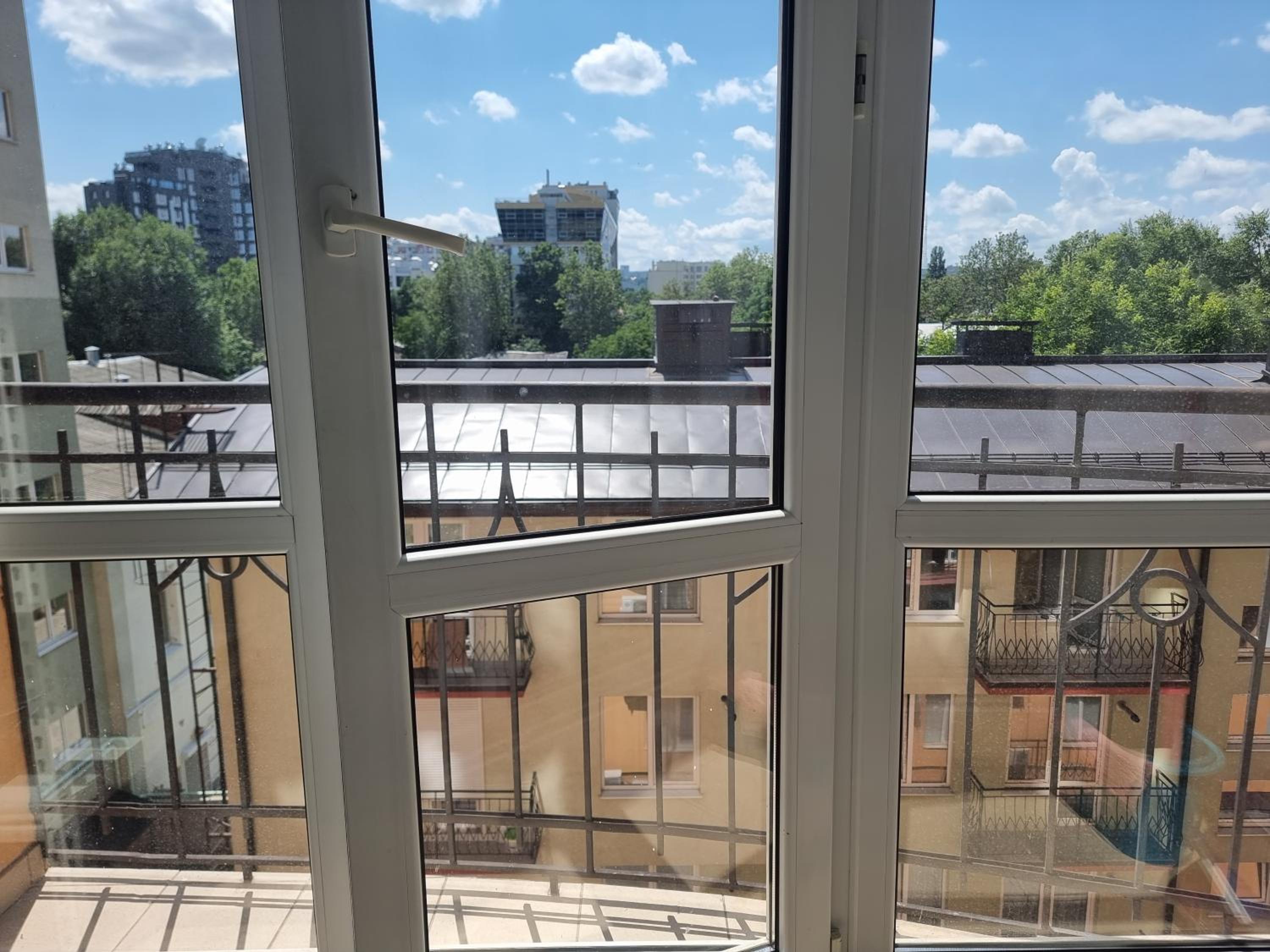 Central 67 m Apartment - Walk Everywhere - Fast WiFi - Self Check-in view 2
