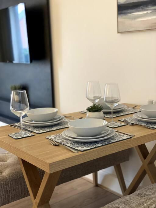 2 Bed Apartment - Near to Sherwood Forest view 3