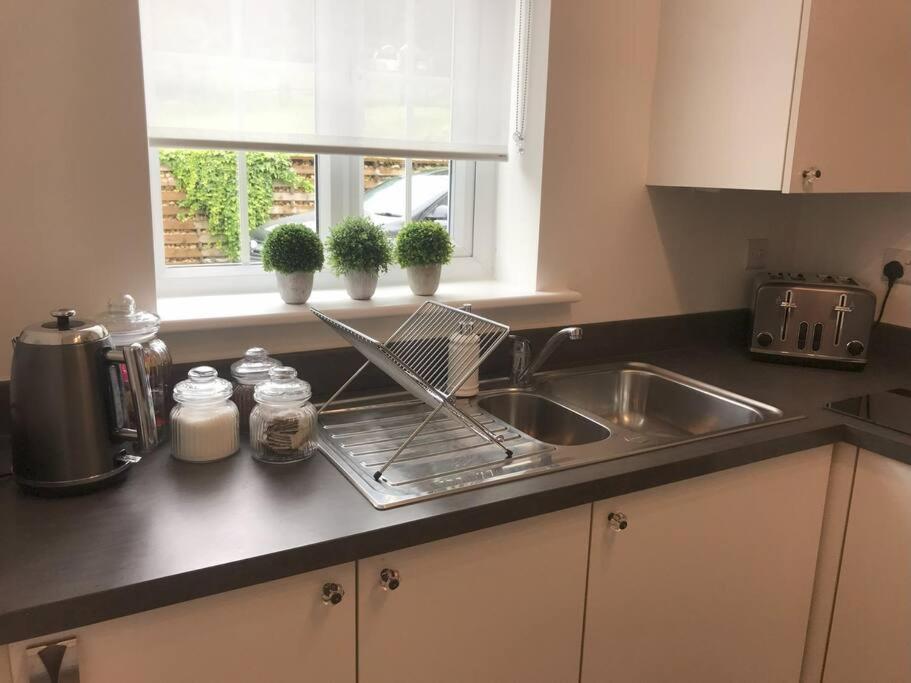2 Bed Apartment - Near to Sherwood Forest view 5