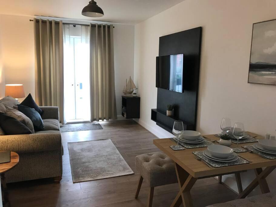 2 Bed Apartment - Near to Sherwood Forest view 2