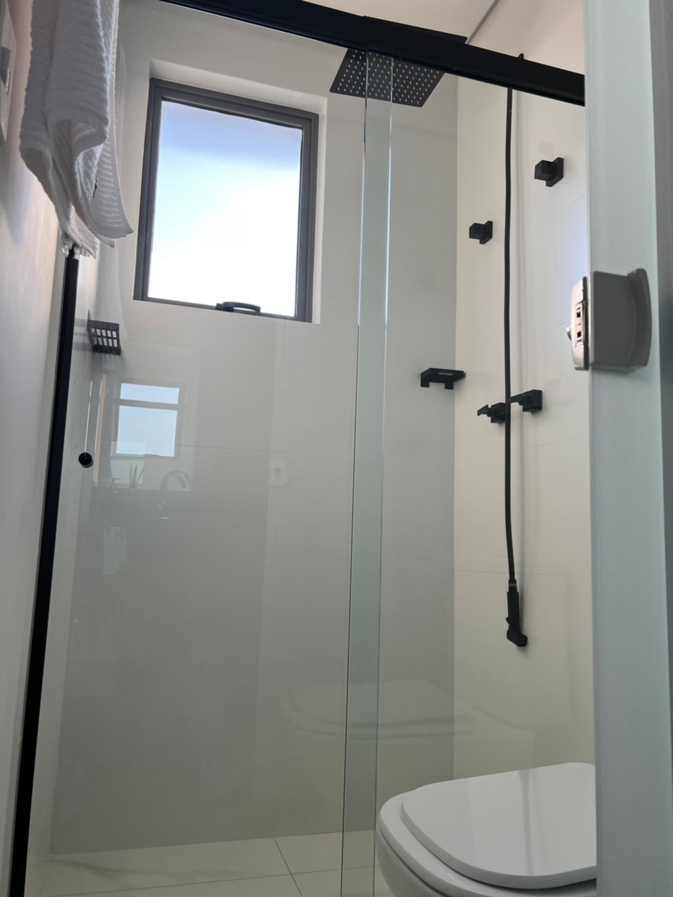 Ap completo a 900m da Vila Germânica com Piscina, Academia, Wi-Fi, Ar, Garagem e Tv no quarto