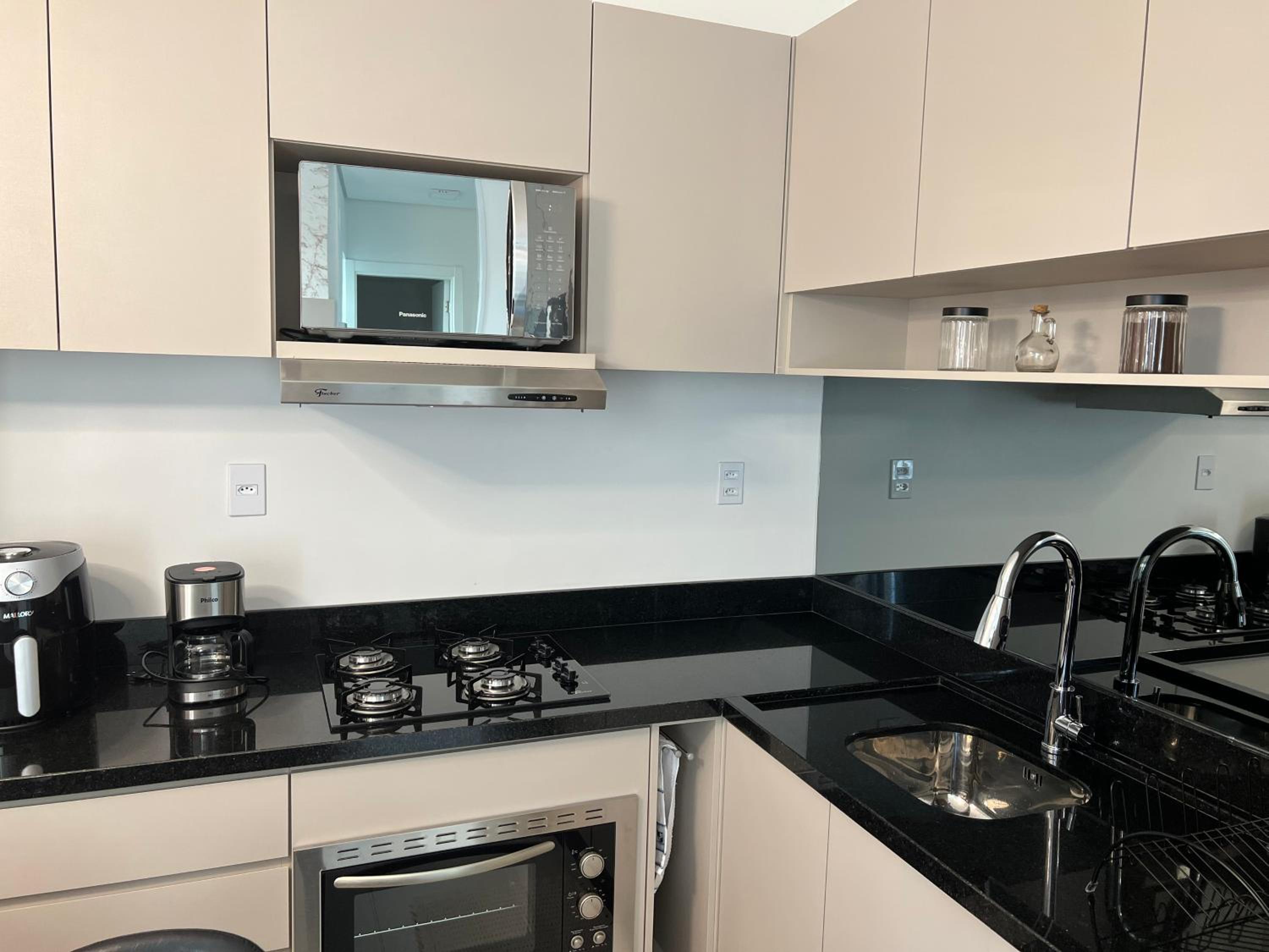 Ap completo a 900m da Vila Germânica com Piscina, Academia, Wi-Fi, Ar, Garagem e Tv no quarto
