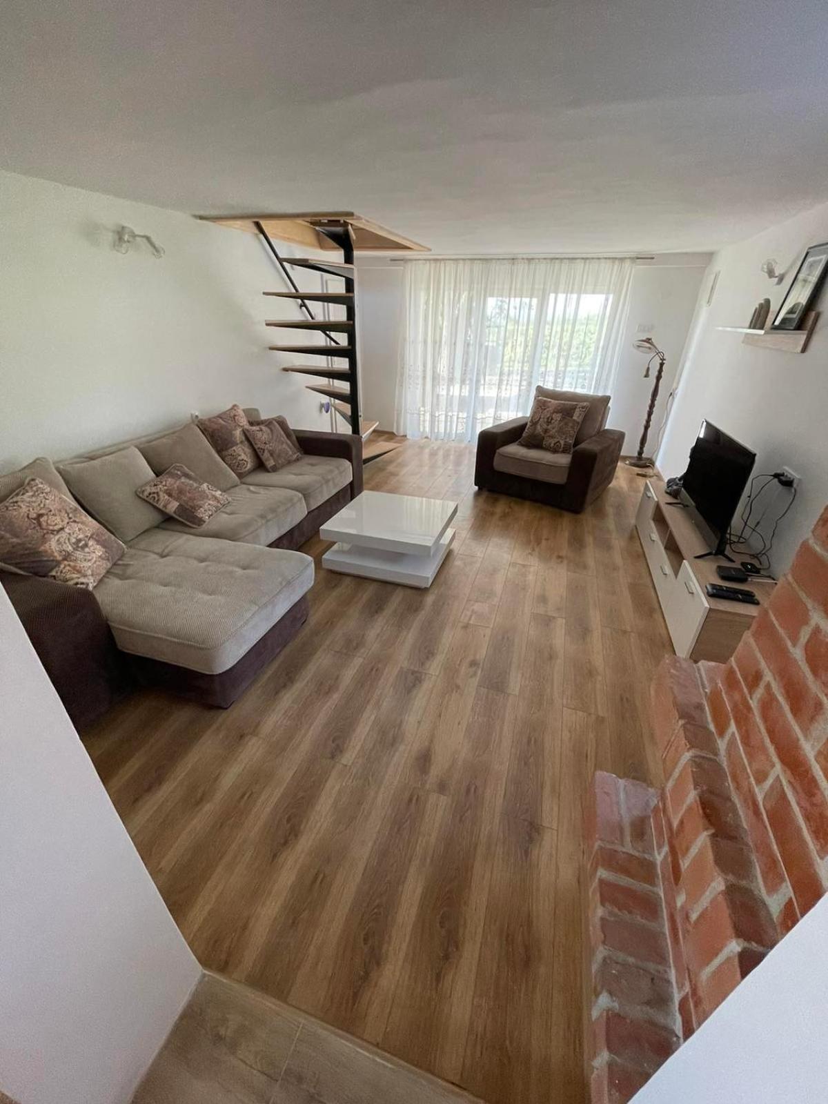 Dumbovo Guest House
