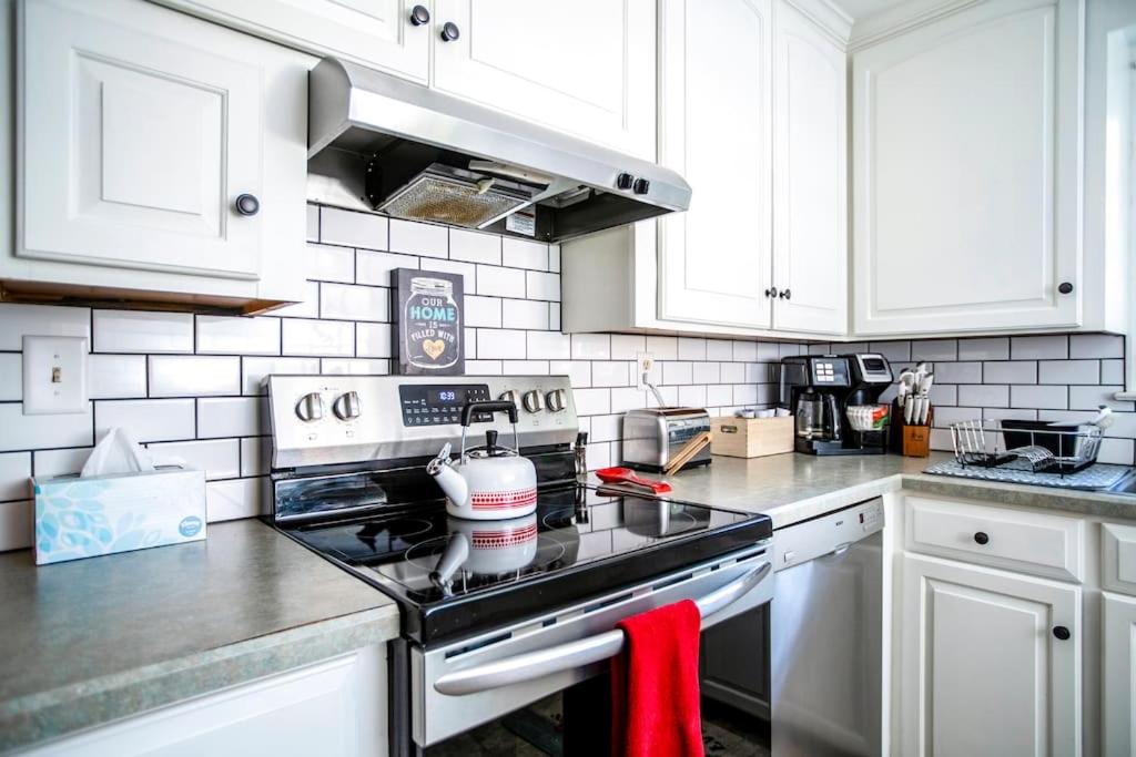 Beautiful fully-furnished Colonial in Millersville