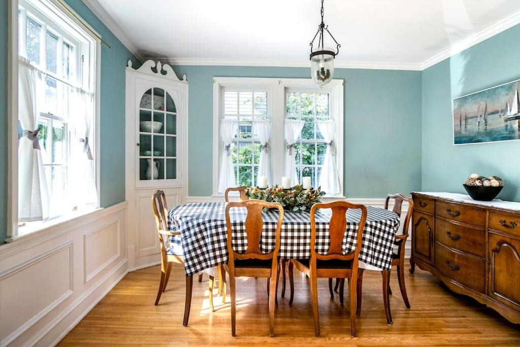 Beautiful fully-furnished Colonial in Millersville