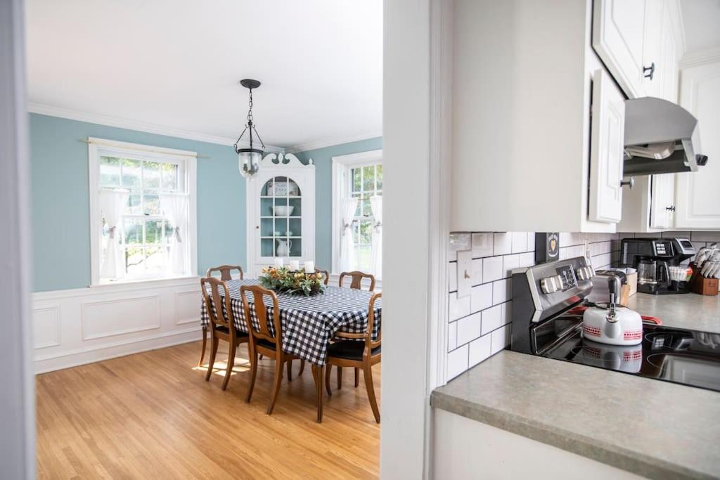 Beautiful fully-furnished Colonial in Millersville