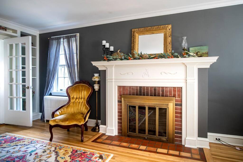 Beautiful fully-furnished Colonial in Millersville