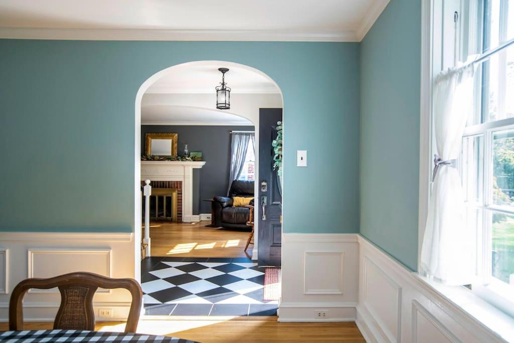 Beautiful fully-furnished Colonial in Millersville