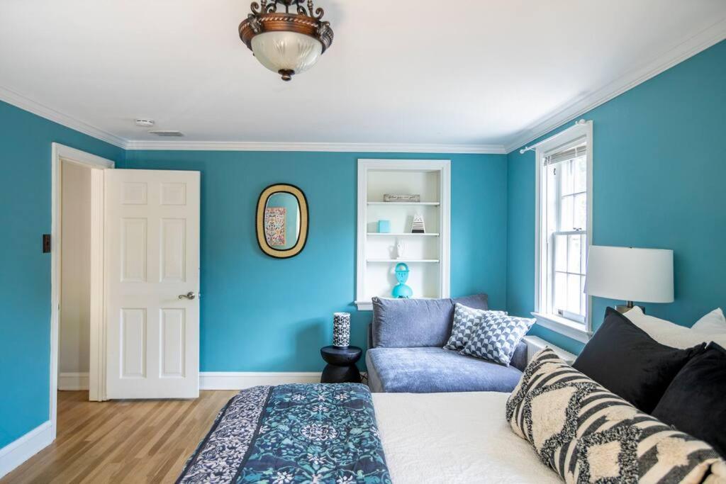Beautiful fully-furnished Colonial in Millersville