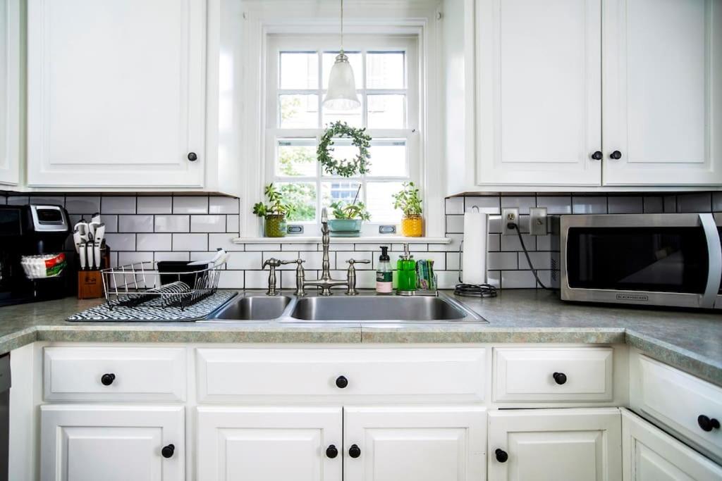 Beautiful fully-furnished Colonial in Millersville