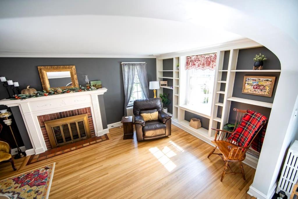 Beautiful fully-furnished Colonial in Millersville