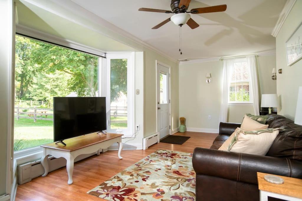 Beautiful fully-furnished Colonial in Millersville