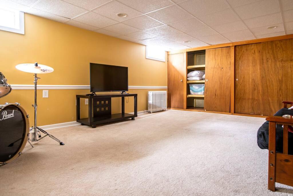 Beautiful fully-furnished Colonial in Millersville