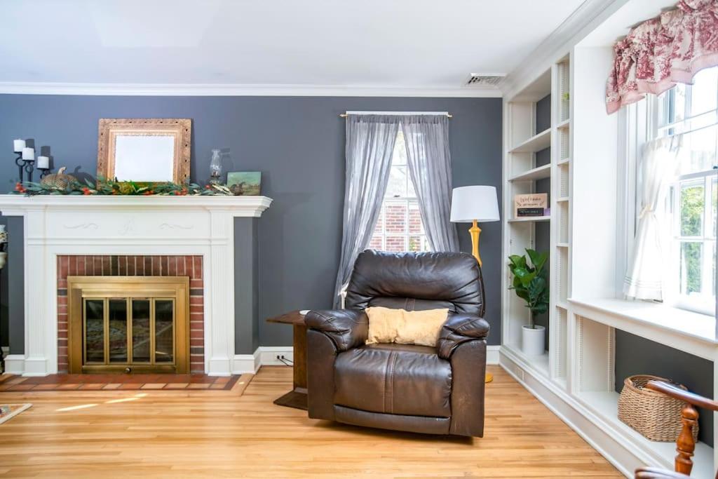 Beautiful fully-furnished Colonial in Millersville