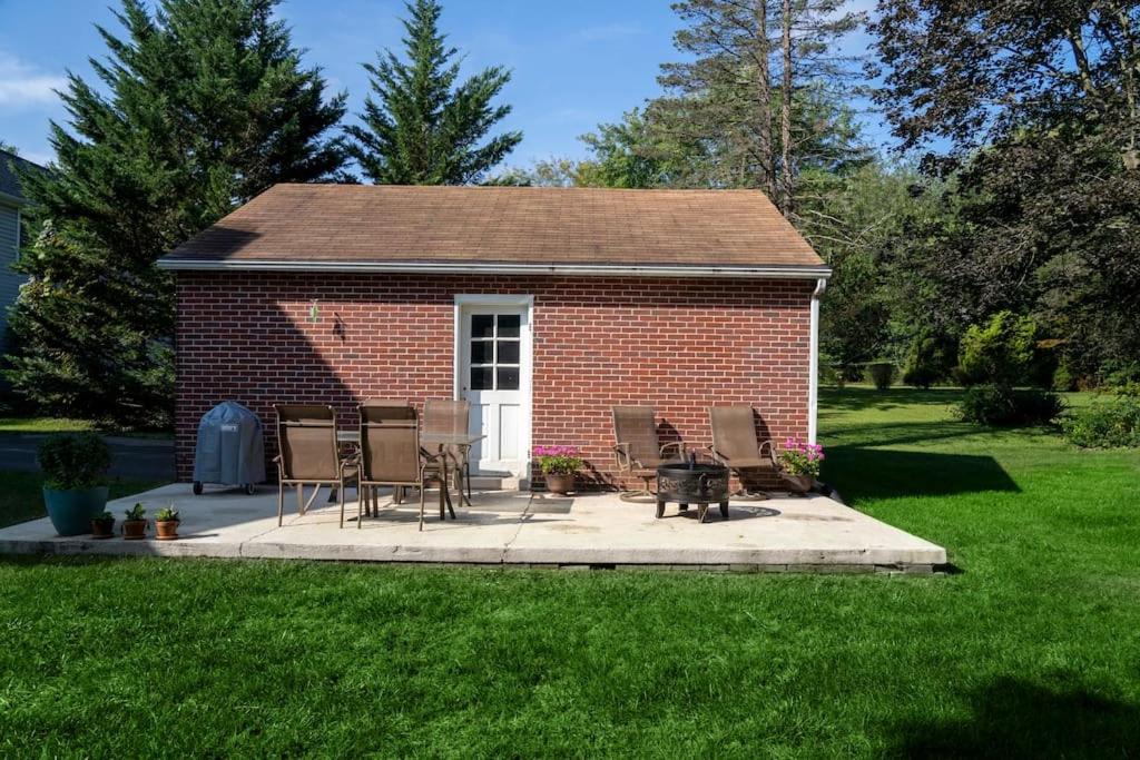 Beautiful fully-furnished Colonial in Millersville
