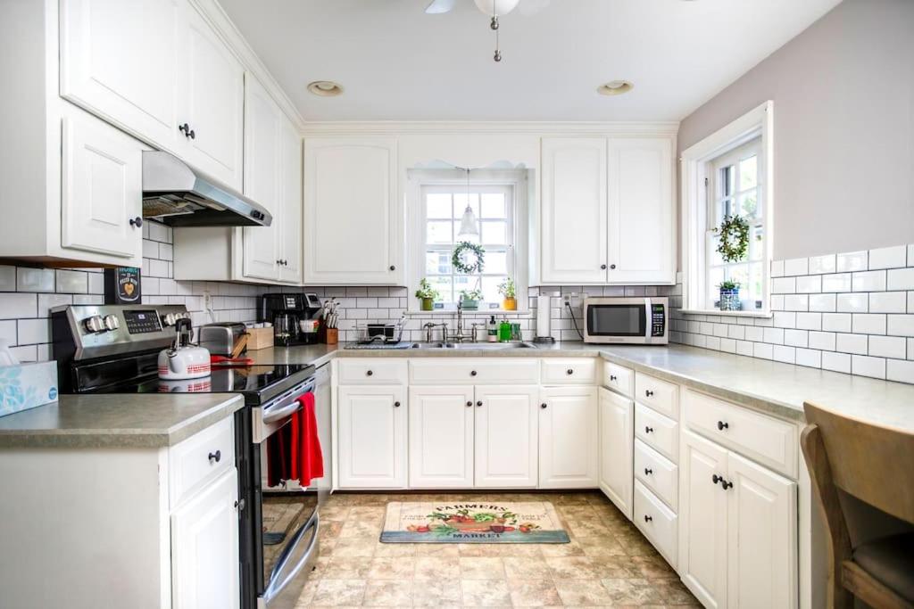 Beautiful fully-furnished Colonial in Millersville