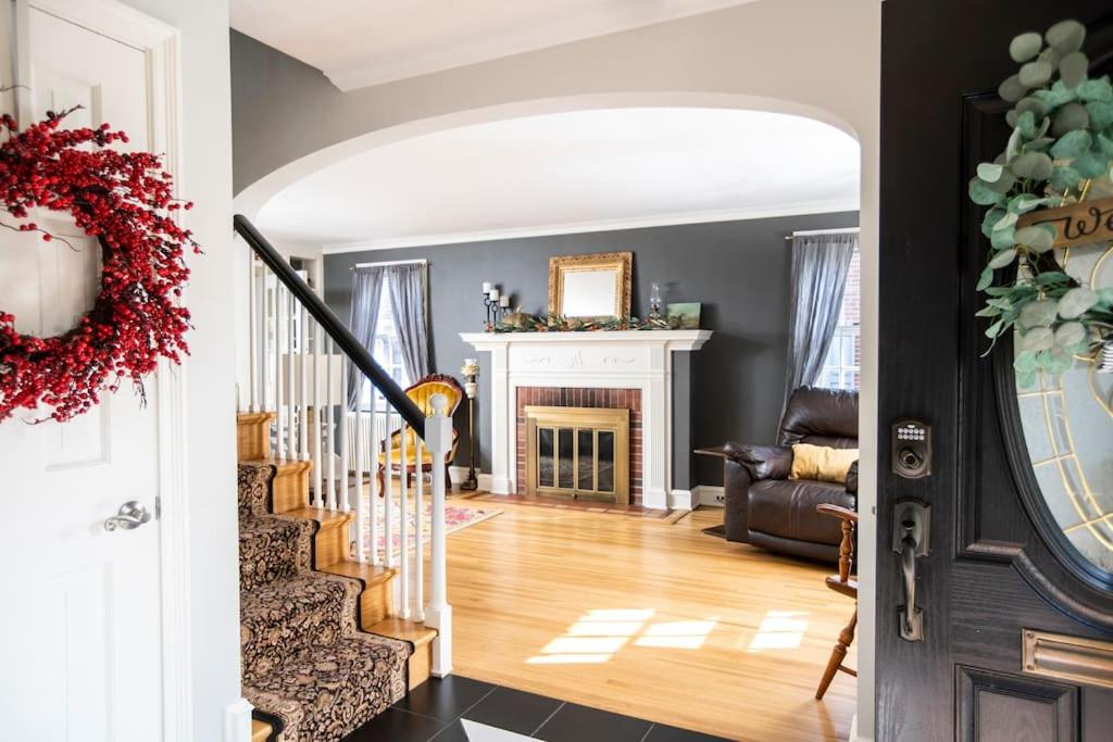 Beautiful fully-furnished Colonial in Millersville