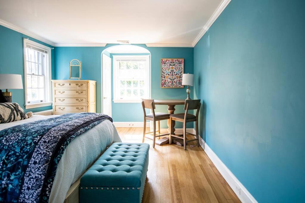 Beautiful fully-furnished Colonial in Millersville