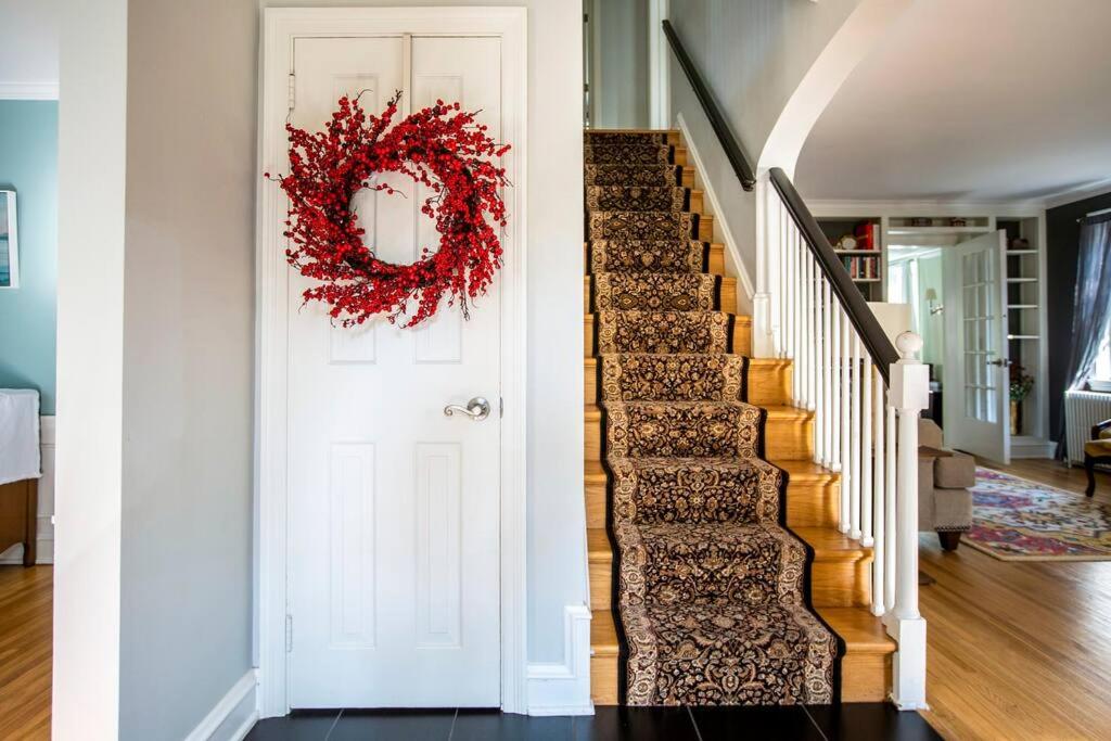 Beautiful fully-furnished Colonial in Millersville
