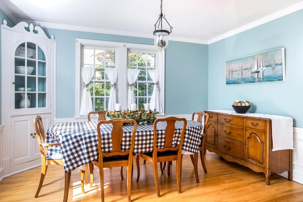 Beautiful fully-furnished Colonial in Millersville
