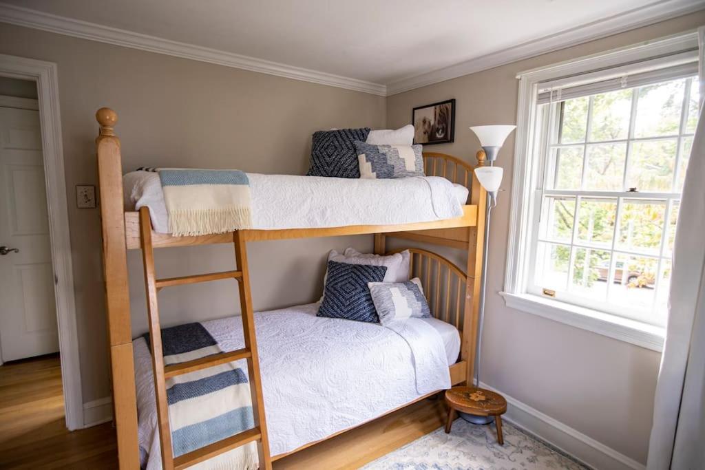 Beautiful fully-furnished Colonial in Millersville