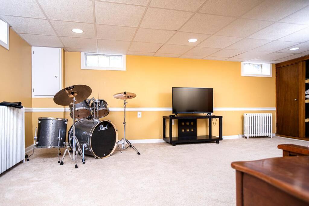 Beautiful fully-furnished Colonial in Millersville