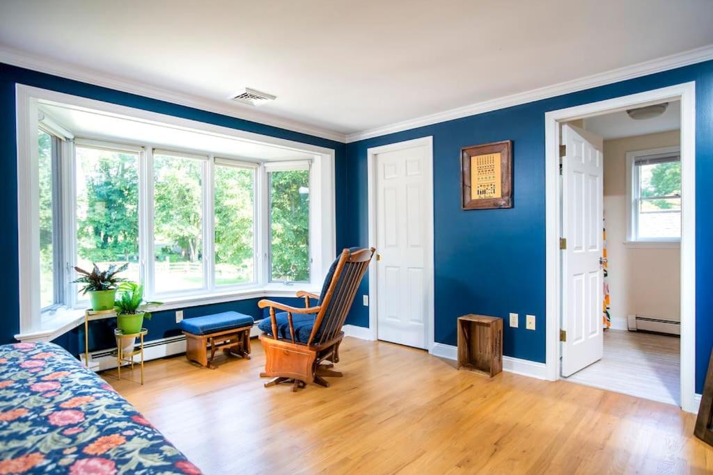 Beautiful fully-furnished Colonial in Millersville