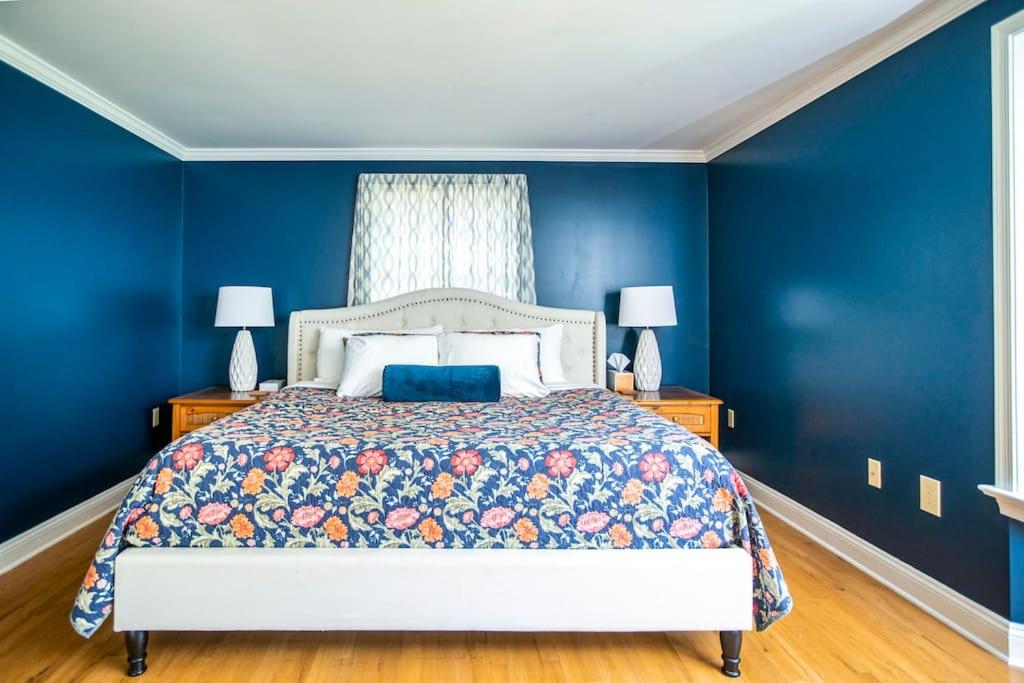 Beautiful fully-furnished Colonial in Millersville