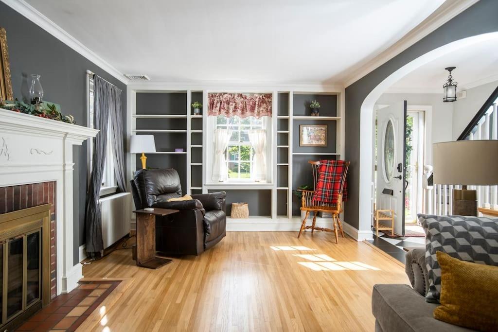 Beautiful fully-furnished Colonial in Millersville