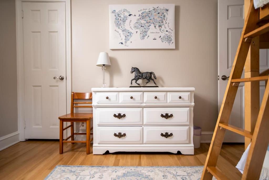 Beautiful fully-furnished Colonial in Millersville