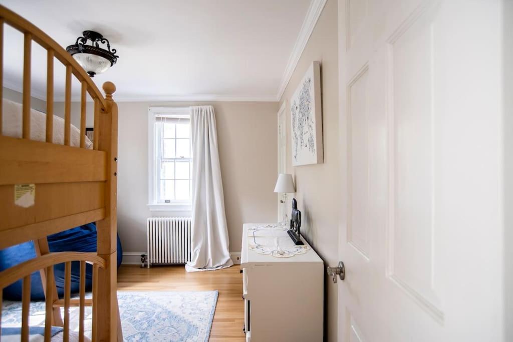 Beautiful fully-furnished Colonial in Millersville