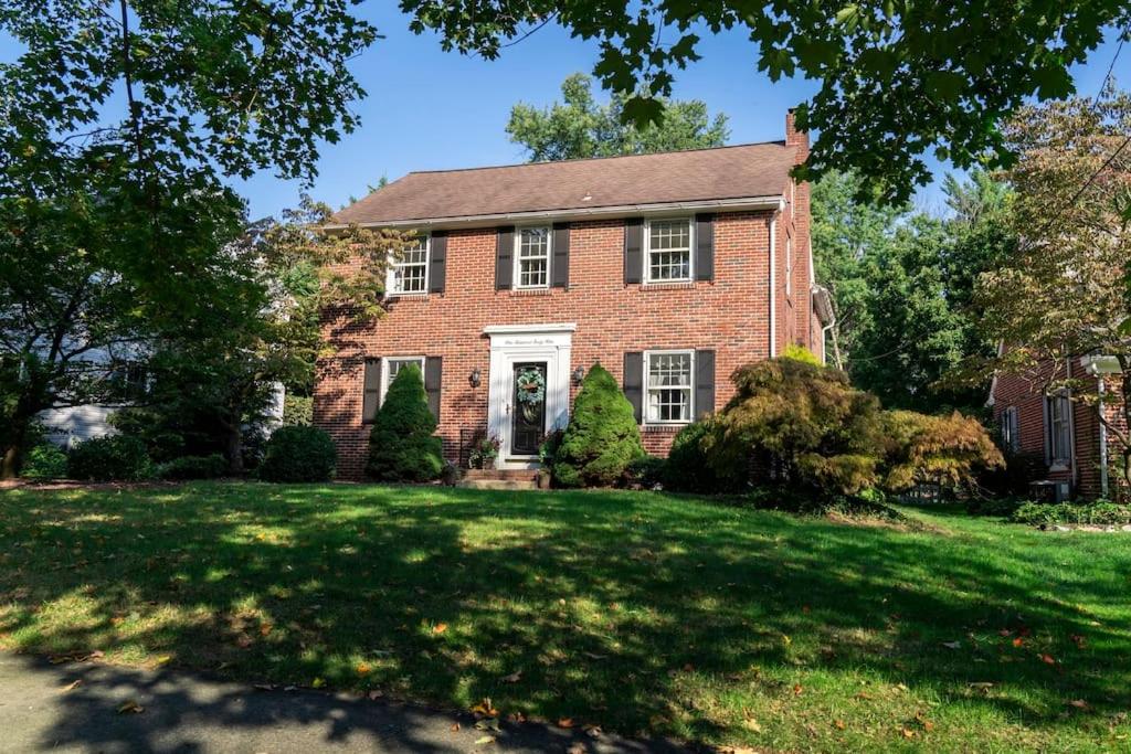 Beautiful fully-furnished Colonial in Millersville
