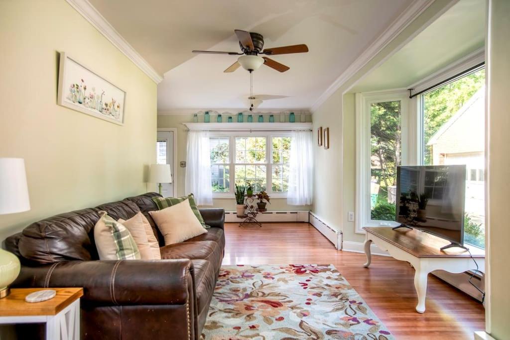 Beautiful fully-furnished Colonial in Millersville