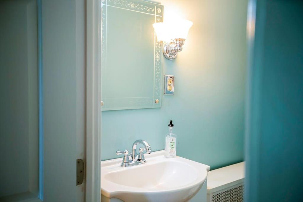 Beautiful fully-furnished Colonial in Millersville