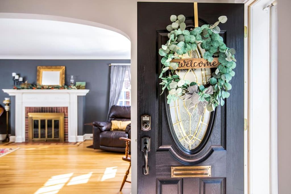 Beautiful fully-furnished Colonial in Millersville